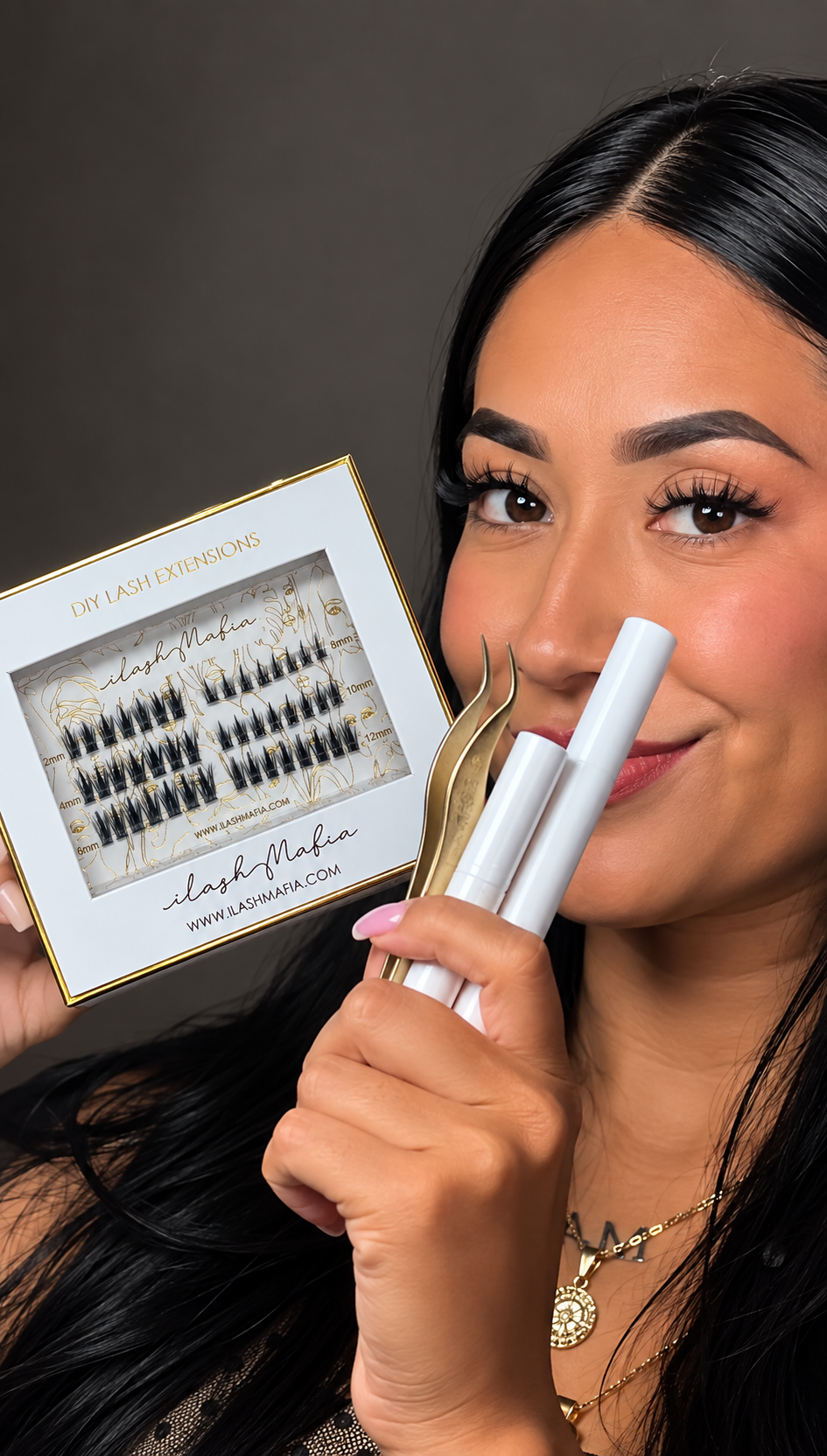 ilash mafis eye-conic diy lash kit, the model demonstrates the application process step-by-step: curling her natural lashes, brushing on the adhesive, carefully placing individual lash clusters from the outer corner inward using golden tweezers with a mapping guide (16-14-14-14-12-10), and applying the seal. The video concludes with a close-up of her smiling, showing the finished voluminous, wispy lash extensions.