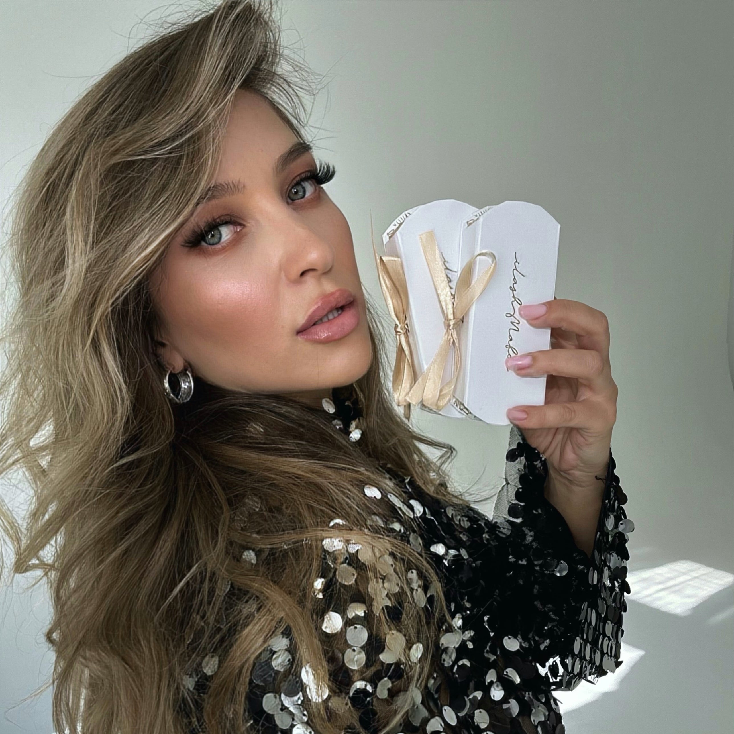 revasser false lashes, revasser falsies, clear band lash strips, strip lashes, false eyelashes, natural strip lash look, high quality strip lashes, volume style strip lashes, luxurious strip lashes, Biodegradable lashes, vegan lash strips