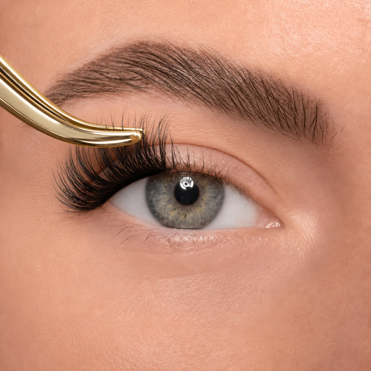 Placing a lash segment onto the natural lashes